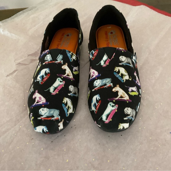 Skechers Bobs “Wag Town” Dogs on skateboards shoes Size 8.5 - Picture 2 of 12